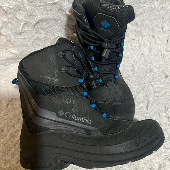 Columbia winter boots YOUTH BUGABOOT™ PLUS IV OMNI-HEAT™ - Picture 1 of 5